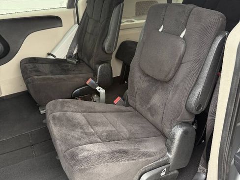 Used 2013 Dodge Grand Caravan SE FWD image 18