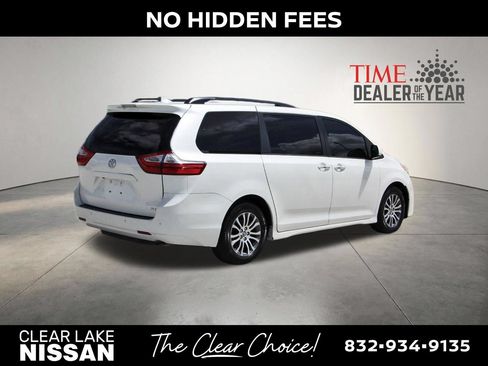 Used 2019 Toyota Sienna XLE w/ XLE Navigation Package FWD image 7