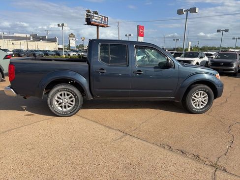 Used 2015 Nissan Frontier SV image 5