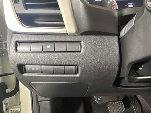 Used 2023 Nissan Rogue SV AWD/4WD image 18