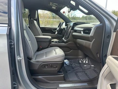 Used 2025 GMC Yukon XL Elevation AWD/4WD image 12