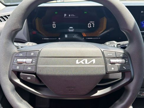 Used 2025 Kia K4 FWD image 14