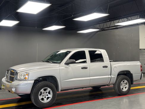 Used 2006 Dodge Dakota SLT image 1