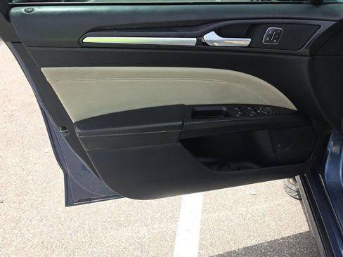 Used 2018 Ford Fusion Titanium image 12