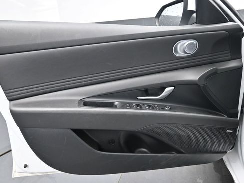 Used 2025 Hyundai Elantra Limited image 27