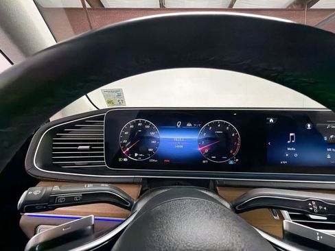 Used 2024 Mercedes-Benz GLS 450 4MATIC image 11