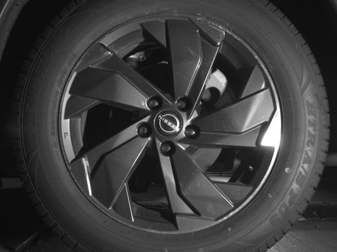 Used 2025 Nissan Rogue SV FWD image 14