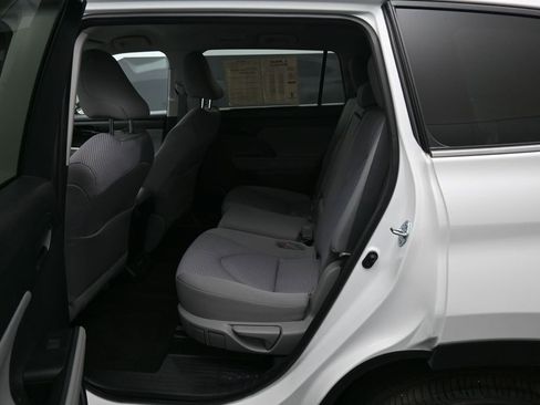 Used 2023 Toyota Highlander L FWD image 27