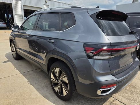 Used 2025 Volkswagen Taos SE AWD/4WD image 5