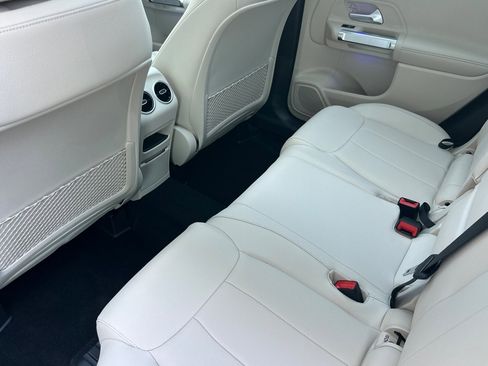 New 2025 Mercedes-Benz GLB 250 4MATIC image 12