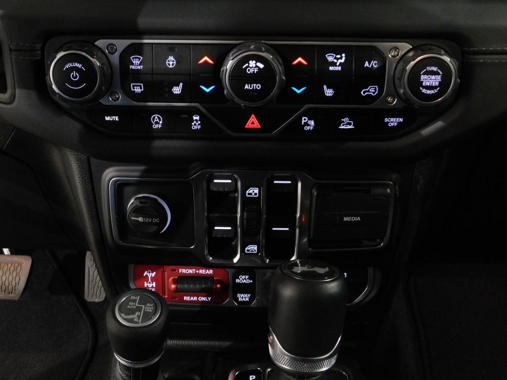 Used 2024 Jeep Wrangler Unlimited Rubicon AWD/4WD image 39