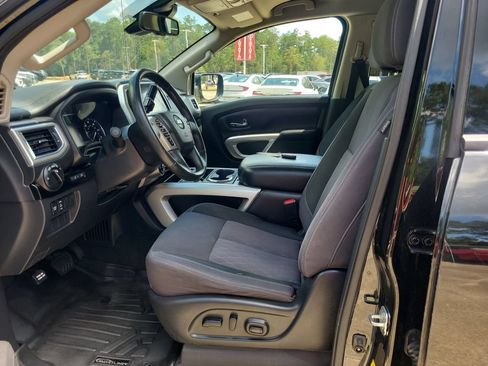Used 2020 Nissan Titan SV w/ SV Convenience Package AWD/4WD image 16