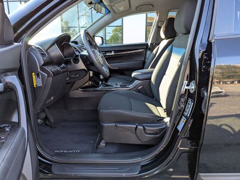 Used 2015 Kia Sorento LX FWD image 12