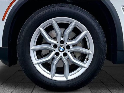 Used 2022 BMW X5 xDrive40i w/ Parking Assistance Package AWD/4WD image 37