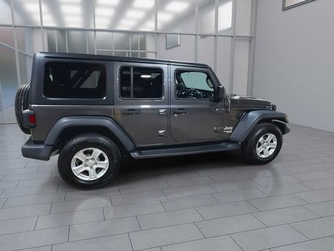 Used 2018 Jeep Wrangler Unlimited Sport S AWD/4WD image 9
