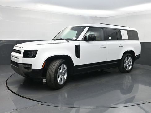 Used 2025 Land Rover Defender 130 X-Dynamic SE AWD/4WD image 26