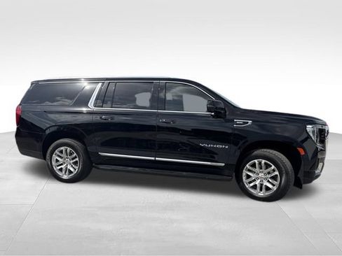 Used 2023 GMC Yukon XL SLT w/ SLT Luxury Package AWD/4WD image 4