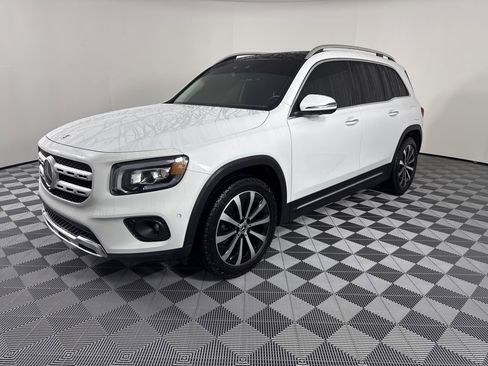 Used 2023 Mercedes-Benz GLB 250 4MATIC image 3