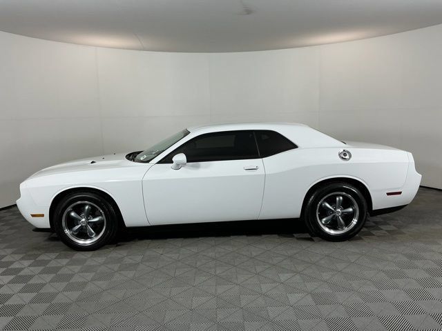 Used 2013 Dodge Challenger SXT RWD image 8