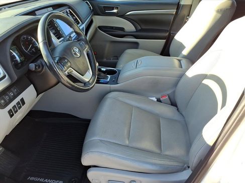 Used 2019 Toyota Highlander Limited Platinum image 12