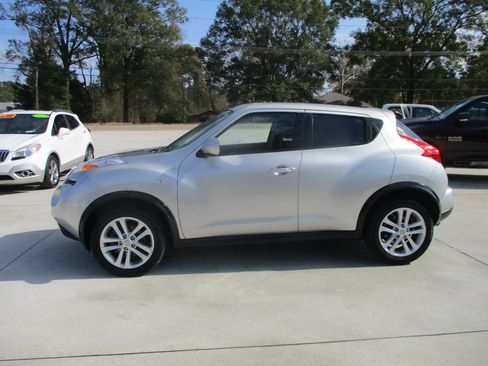 Used 2011 Nissan Juke S image 15