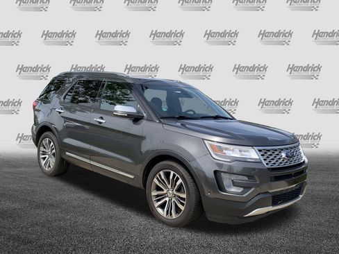 Used 2017 Ford Explorer Platinum image 2