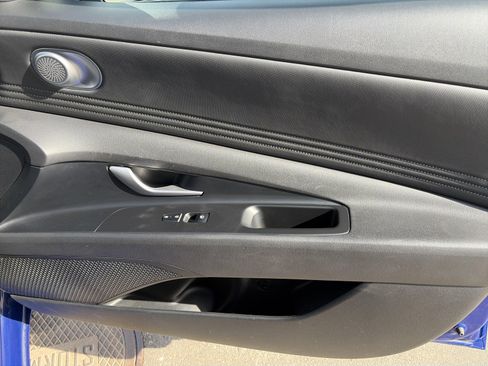 Certified 2025 Hyundai Elantra Limited FWD image 31