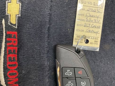 New 2025 Chevrolet Silverado EV LT image 28