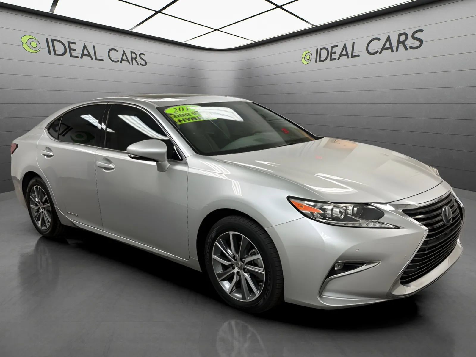 Used 2016 Lexus ES 300h w/ Luxury Package w/Wood Trim FWD image 3