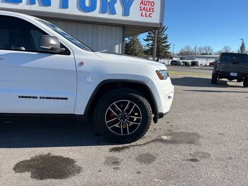 Used 2019 Jeep Grand Cherokee Trailhawk w/ Trailhawk Luxury Group AWD/4WD image 14
