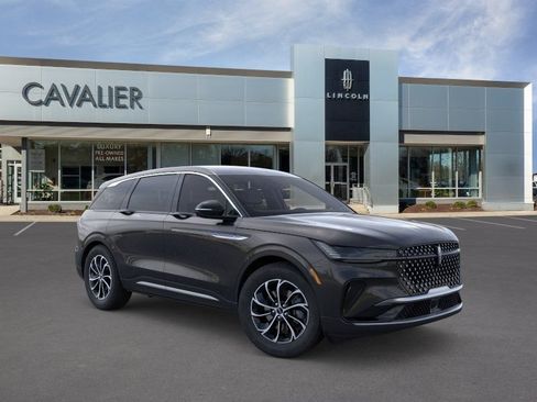 Used 2026 Lincoln Nautilus Premier AWD/4WD image 7