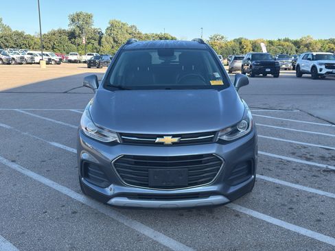 Used 2019 Chevrolet Trax LT w/ LT Convenience Package FWD image 9