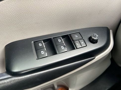 Used 2018 Toyota Highlander Limited FWD image 22