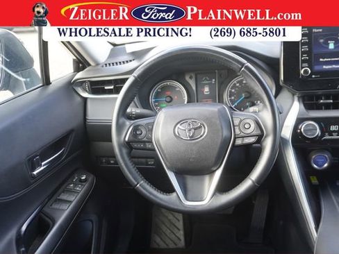 Used 2022 Toyota Venza LE image 14