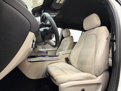 Used 2025 Mercedes-Benz GLB 250 image 31