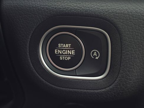 Used 2024 Mercedes-Benz GLS 450 4MATIC image 47