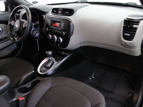 Used 2015 Kia Soul FWD image 23