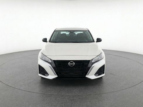 Used 2025 Nissan Altima 2.5 SV image 2