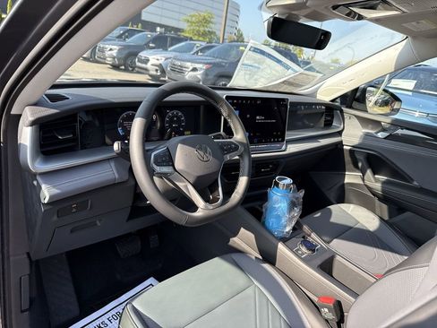 New 2025 Volkswagen Tiguan SE image 10