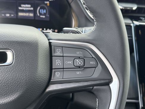 New 2025 Jeep Grand Cherokee Laredo X w/ Luxury Tech Group I AWD/4WD image 9