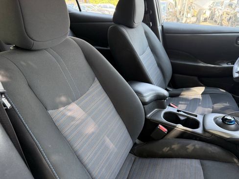 Used 2019 Nissan Leaf S Plus w/ Protection Package FWD image 4