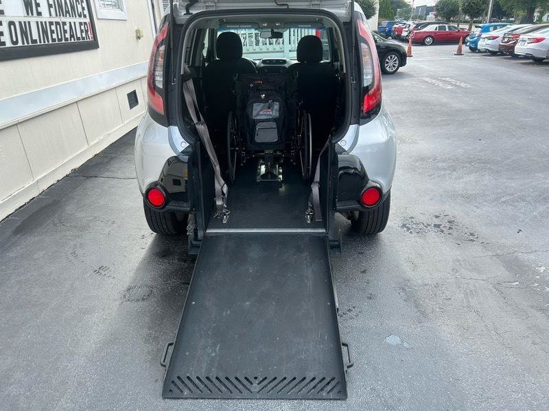 Used 2016 Kia Soul + FWD image 25