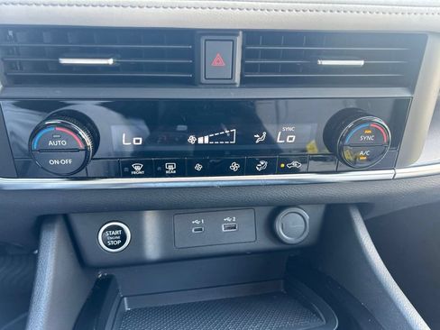 Certified 2023 Nissan Rogue SV FWD image 14