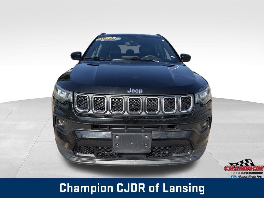 Used 2024 Jeep Compass Latitude AWD/4WD image 11