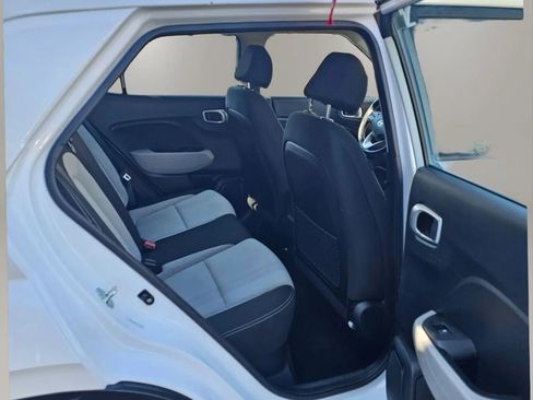 Used 2023 Hyundai Venue SEL image 9