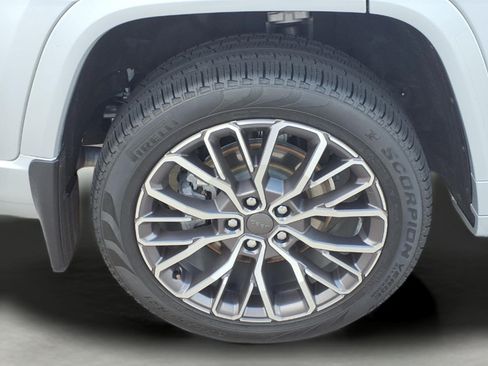 Used 2021 Jeep Grand Cherokee L Summit AWD/4WD image 9