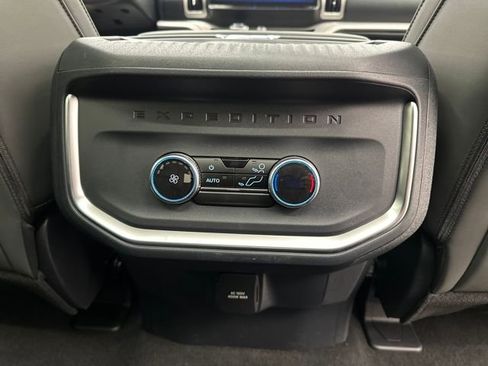 New 2025 Ford Expedition Active image 14