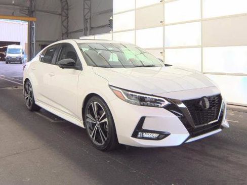 Used 2023 Nissan Sentra SR w/ SR Premium Package image 2