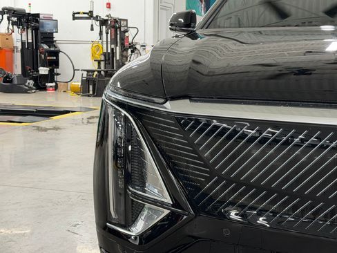 Used 2024 Cadillac Lyriq Tech RWD image 12
