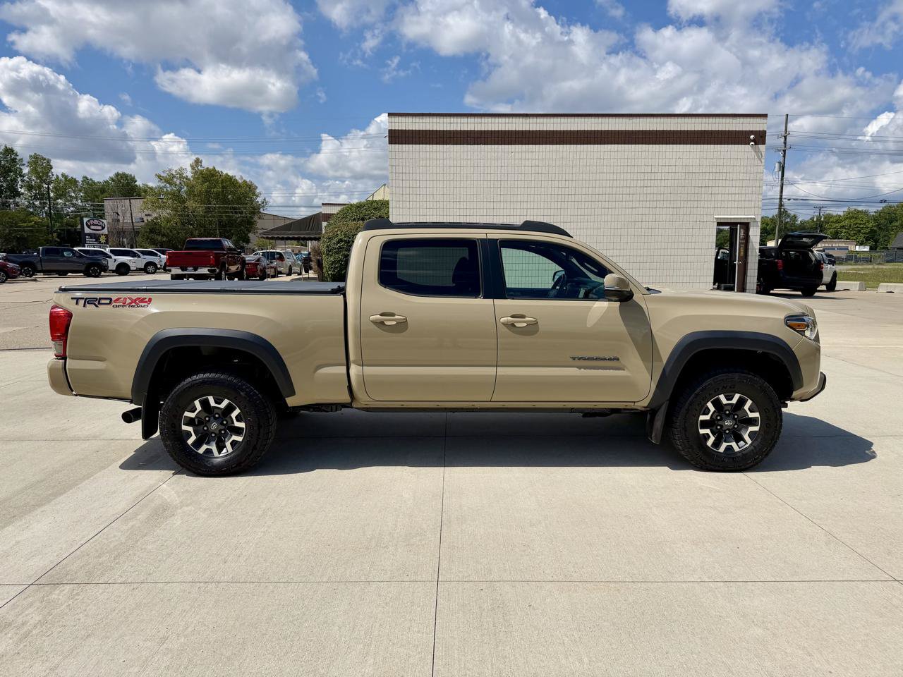 Used 2016 Toyota Tacoma TRD Off-Road w/ Premium & Technology Package AWD/4WD image 6